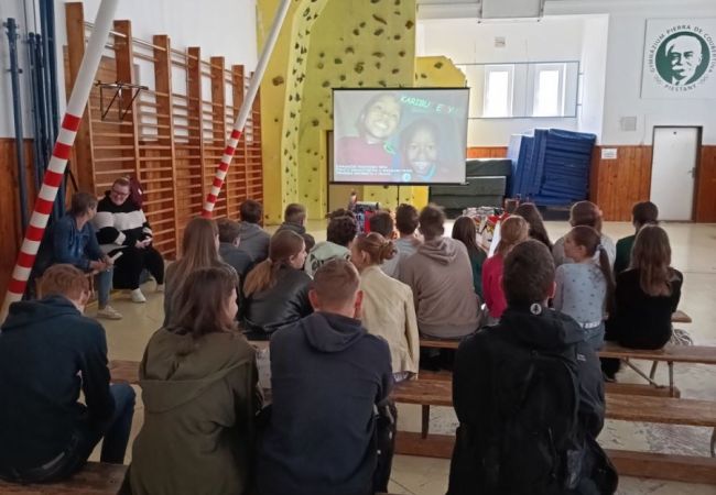 Dr.Zuzana Kráľová pokračuje v prednáškach o Keni na Gymnáziu Pierra de Coubertina v Piešťanoch