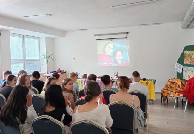 Dr.Zuzana Kráľová prednášala o Keni na ZŠ Strážske pri Michalovciach.