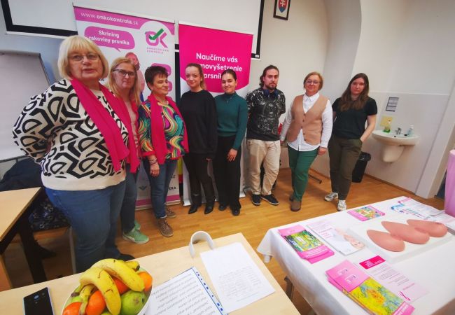 Školenie dobrovoľníkov v  „Projekte vzdelávania študentov na podporu šírenia informácií o význame a dôležitosti prevencie a OnkoKontroly“