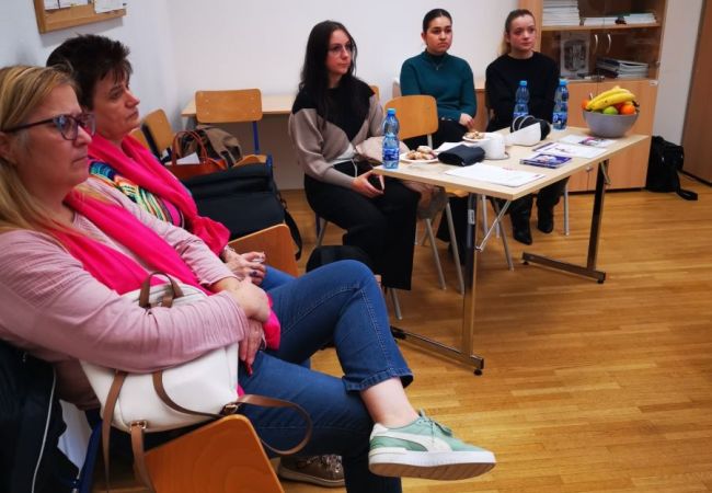 Školenie dobrovoľníkov v  „Projekte vzdelávania študentov na podporu šírenia informácií o význame a dôležitosti prevencie a OnkoKontroly“