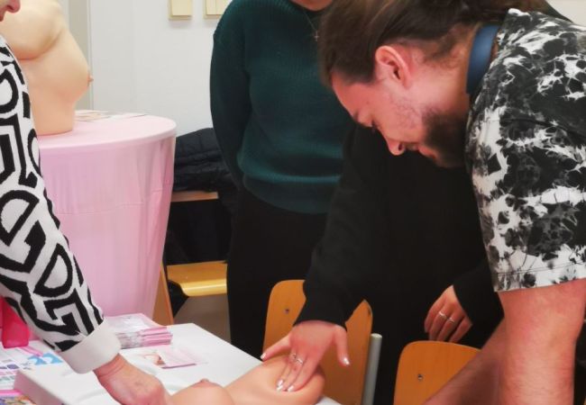 Školenie dobrovoľníkov v  „Projekte vzdelávania študentov na podporu šírenia informácií o význame a dôležitosti prevencie a OnkoKontroly“