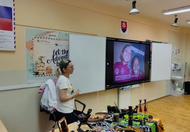 Dr.Zuzana Kráľová pokračuje v prednáškach o Keni na ZŠ Beňovského 1 Bratislava- Dúbravka