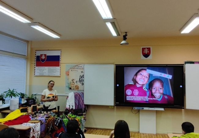 Dr.Zuzana Kráľová pokračuje v prednáškach o Keni na ZŠ Beňovského 1 Bratislava- Dúbravka
