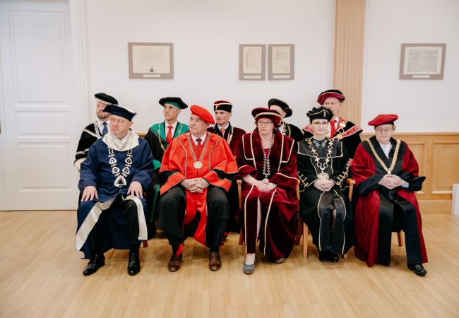 Čestný doktorát udelený prof. Bohumilovi Chmelíkovi