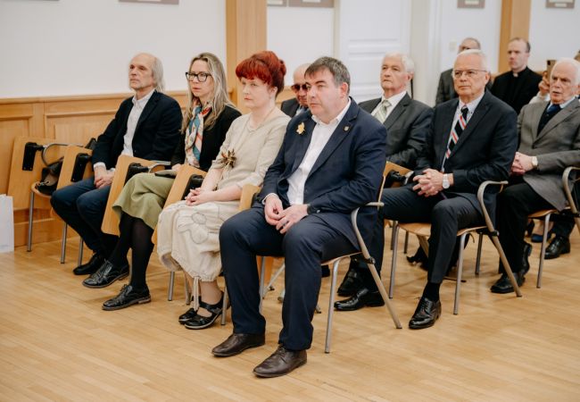 Čestný doktorát udelený prof. Bohumilovi Chmelíkovi