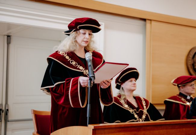 Čestný doktorát udelený prof. Bohumilovi Chmelíkovi
