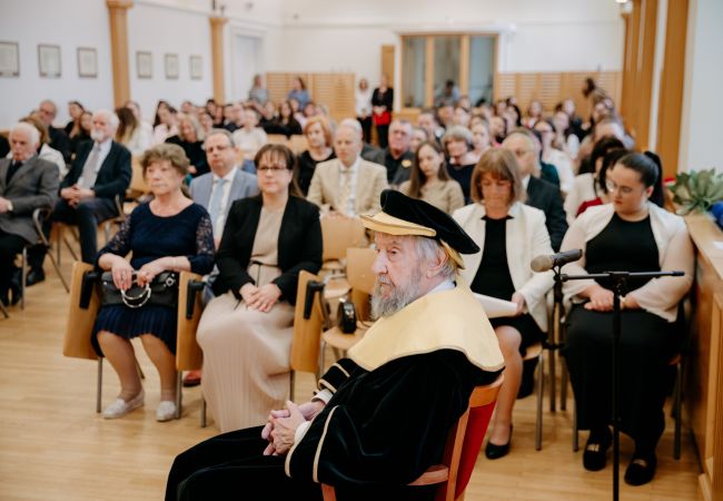 Čestný doktorát udelený prof. Bohumilovi Chmelíkovi