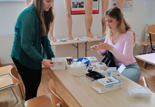 Školenie dobrovoľníkov v  „Projekte vzdelávania študentov na podporu šírenia informácií o význame a dôležitosti prevencie a OnkoKontroly“