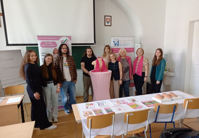 Školenie dobrovoľníkov v  „Projekte vzdelávania študentov na podporu šírenia informácií o význame a dôležitosti prevencie a OnkoKontroly“