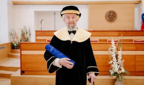 Čestný doktorát udelený prof. Bohumilovi Chmelíkovi